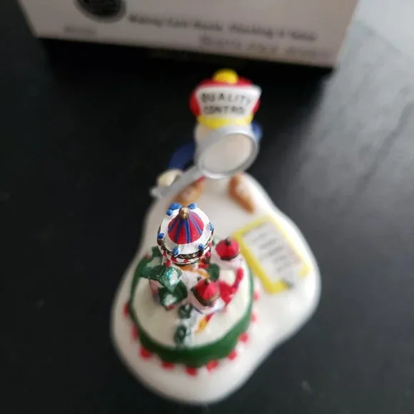 Dept 56 Making Each House, Checking It Twice - Picture 3 of 8